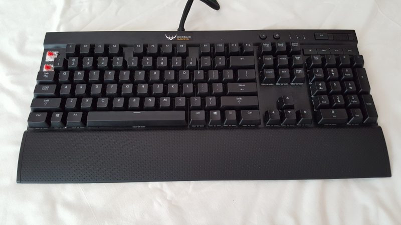 Corsair k70 rgb be dviejų dangtelių
