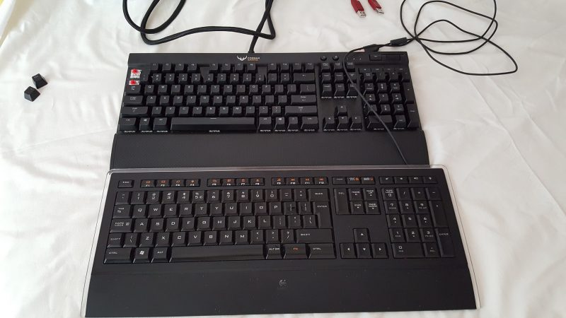 Corsair K70 RGB vs Logitech K740